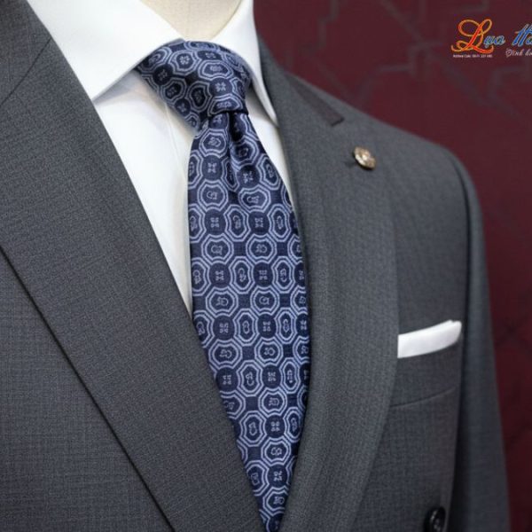 Cà vạt lụa tơ tằm họa tiết ô vuông xám MNV-CRVPT02