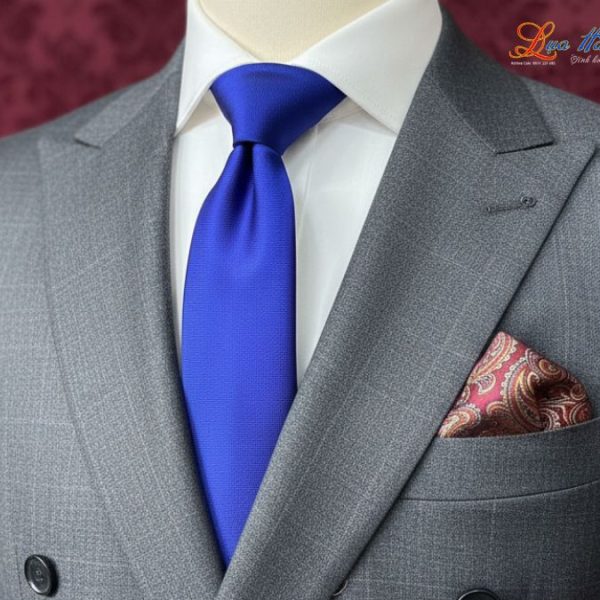 Cà vạt lụa tơ tằm trơn màu xanh dương MNV-CRV30-1