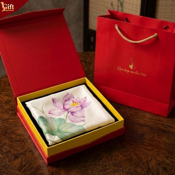 Khăn lụa tơ tằm vẽ tay hoa sen