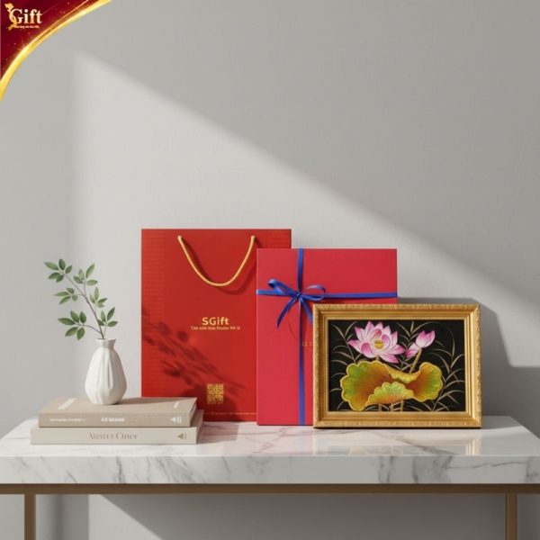 Tranh sơn mài hoa sen đắp nổi nền đen