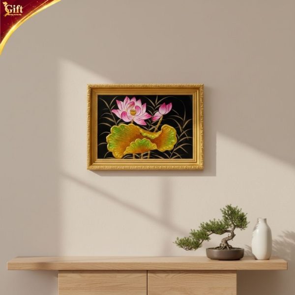 Tranh sơn mài hoa sen đắp nổi nền đen